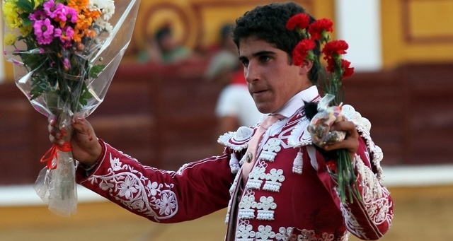 Rafael Cerro recogiendo el cariño del público. (FOTO:Gallardo)
